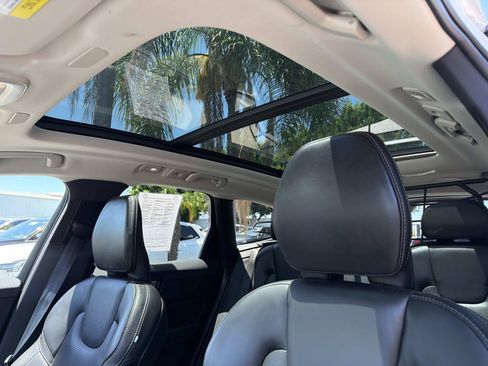 Certified 2023 Volvo XC60 B5 Ultimate w/ Climate Package AWD/4WD image 35