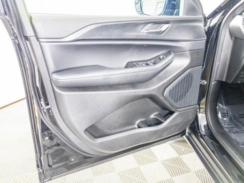 New 2025 Jeep Grand Cherokee Laredo image 16