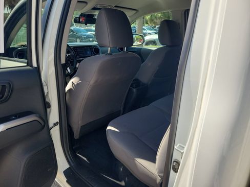 Used 2023 Toyota Tacoma SR5 w/ SR5 Appearance Package RWD image 8