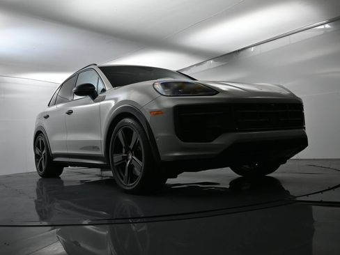 Certified 2026 Porsche Cayenne GTS AWD/4WD image 55