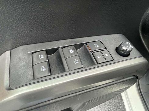 Used 2017 Toyota Tacoma SR5 image 17