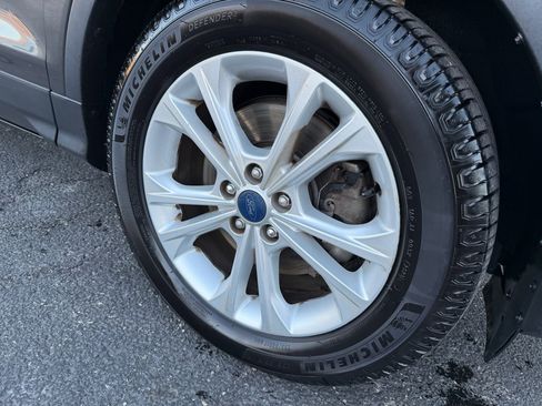 Used 2017 Ford Escape SE w/ Equipment Group 201A image 8