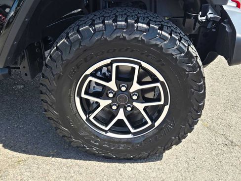 Used 2026 Jeep Wrangler Unlimited Rubicon AWD/4WD image 10