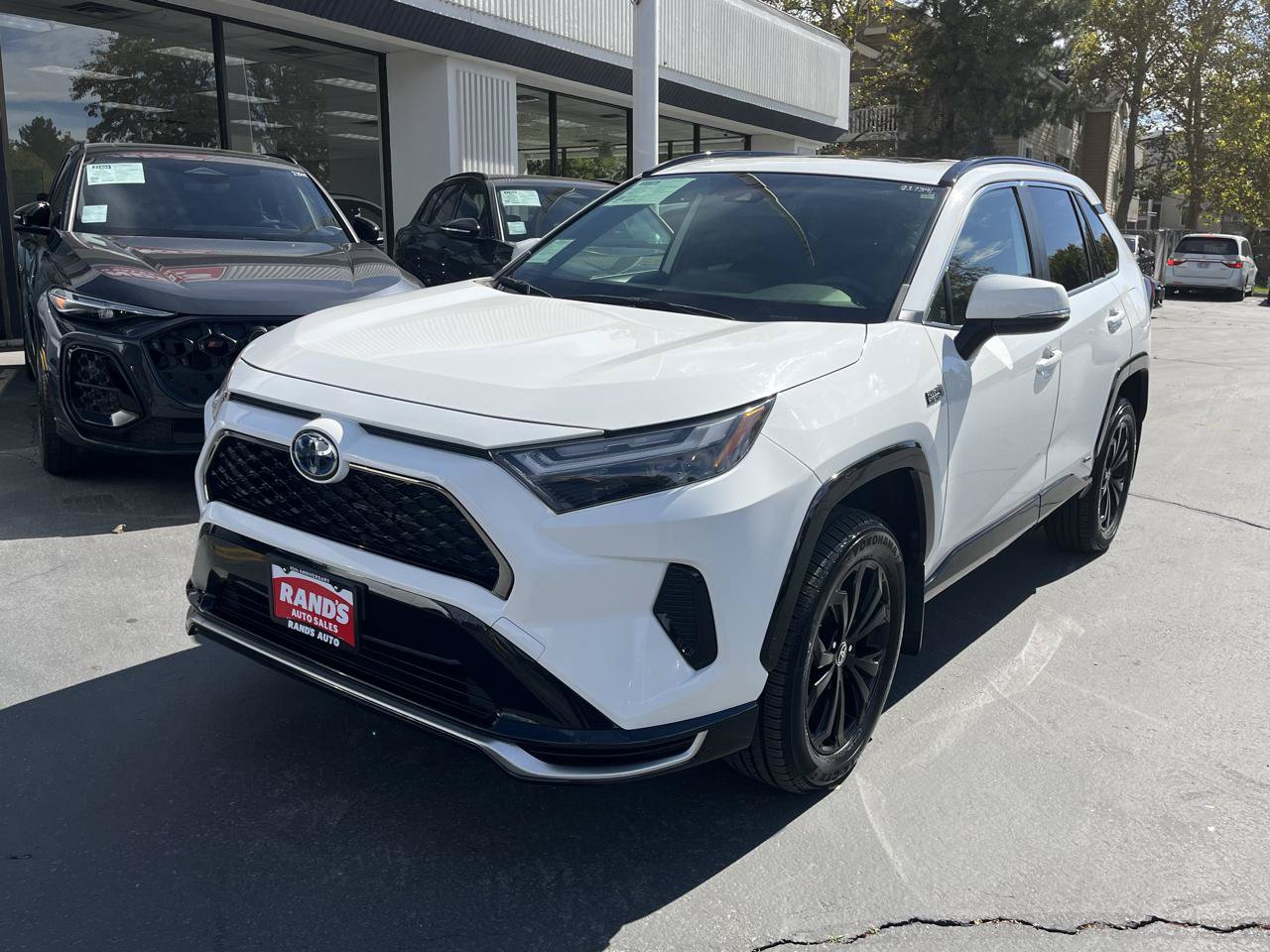 Used 2022 Toyota RAV4 SE w/ Weather & Moonroof Package AWD/4WD image 18
