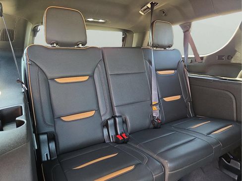 Used 2021 GMC Yukon XL AT4 w/ AT4 Premium Package AWD/4WD image 12