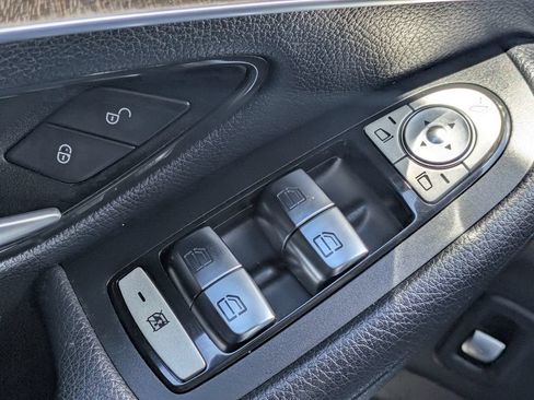 Used 2019 Mercedes-Benz GLC 300 4MATIC image 25