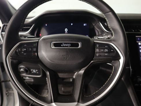 Used 2024 Jeep Grand Cherokee L Laredo RWD image 3