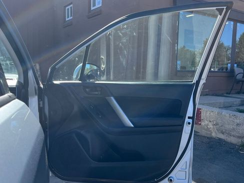 Used 2017 Subaru Forester 2.5i Premium image 11