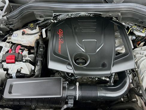 Used 2022 Alfa Romeo Stelvio Sprint image 31