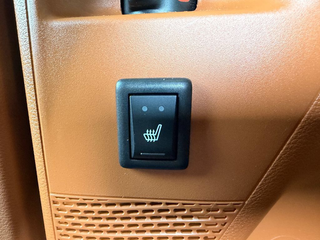Used 2024 Chrysler Pacifica Pinnacle AWD/4WD image 20
