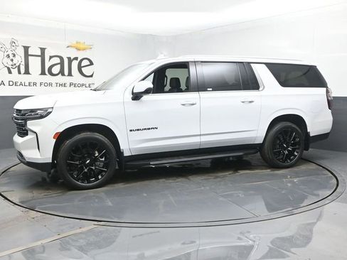 Used 2023 Chevrolet Suburban LT w/ Luxury Package image 35
