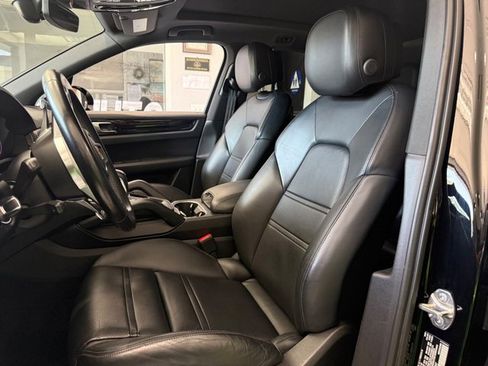 Used 2021 Porsche Cayenne image 5