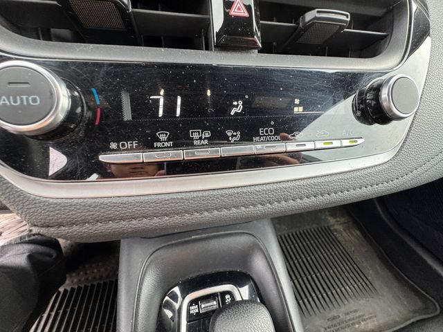 Used 2024 Toyota Corolla SE w/ SE Premium Package FWD image 17
