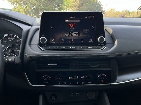 Used 2025 Nissan Rogue SV image 28