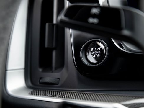 Certified 2025 Porsche Cayenne E-Hybrid Coupe image 17