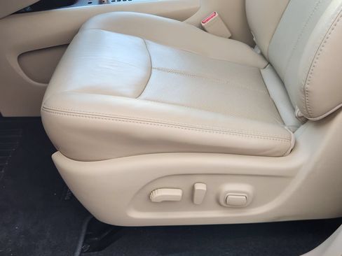 Used 2018 Nissan Pathfinder Platinum FWD image 25