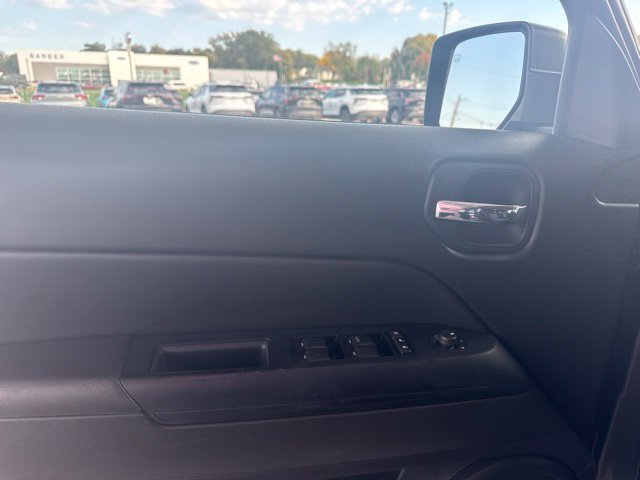 Used 2014 Jeep Patriot Latitude AWD/4WD image 11