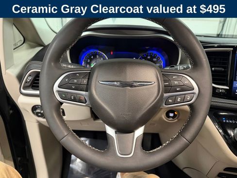 Used 2022 Chrysler Pacifica Touring-L w/ Uconnect Theater Family Group image 5