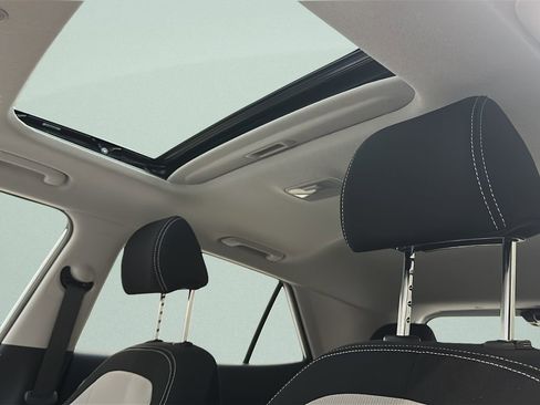 New 2026 Hyundai Venue SEL FWD image 12