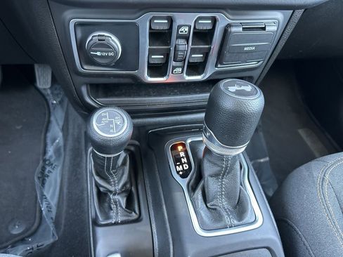 Used 2025 Jeep Wrangler Unlimited Sahara AWD/4WD image 15