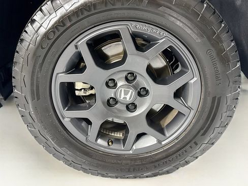Used 2025 Honda Pilot TrailSport image 32