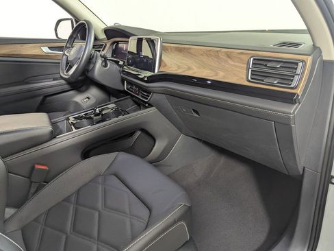 Used 2024 Volkswagen Atlas SE image 36