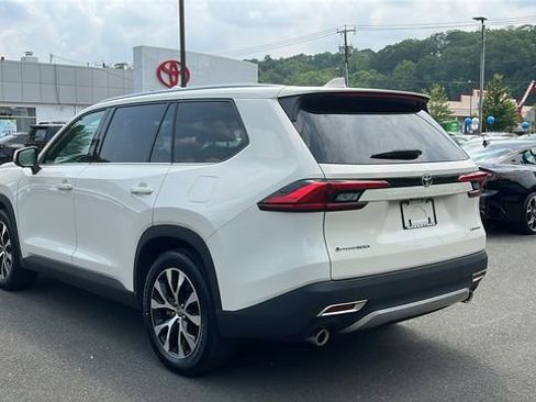 Used 2024 Toyota Grand Highlander AWD Hybrid image 4