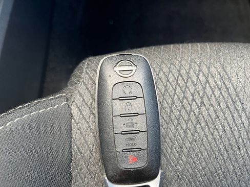 Used 2025 Nissan Rogue SV image 27