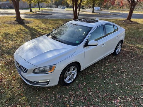 Used 2014 Volvo S60 T5 image 2
