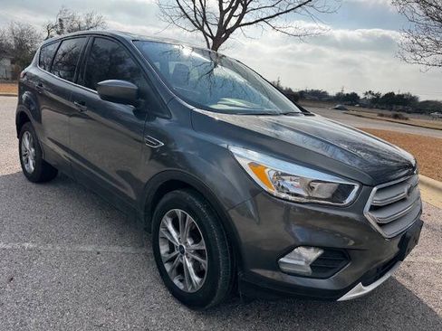 Used 2019 Ford Escape SE image 10