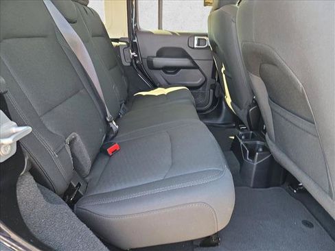 Used 2020 Jeep Wrangler Unlimited Sahara AWD/4WD image 19