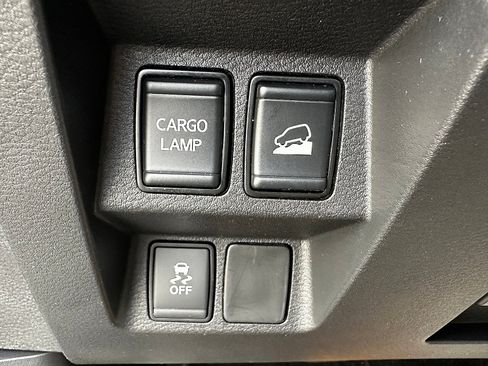 Used 2024 Nissan Frontier SV image 37