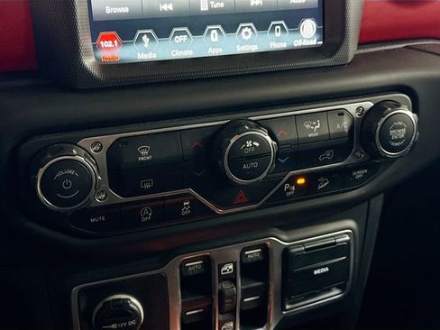 Used 2018 Jeep Wrangler Unlimited Rubicon AWD/4WD image 15