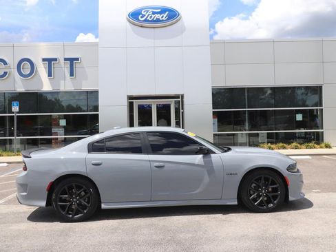 Used 2022 Dodge Charger R/T w/ Plus Group RWD image 17