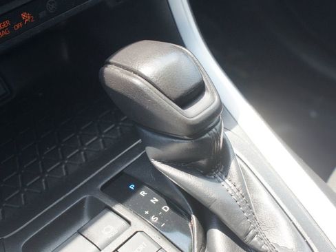 Used 2021 Toyota RAV4 LE AWD/4WD image 10