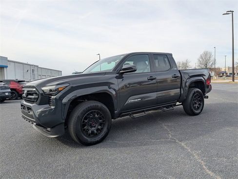 Used 2025 Toyota Tacoma SR5 image 8
