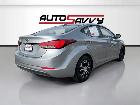Used 2016 Hyundai Elantra SE image 7