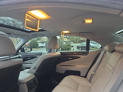 Used 2013 Lexus LS 460 image 34