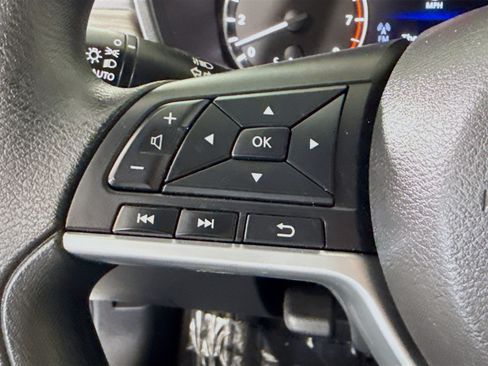 Used 2025 Nissan Altima 2.5 SV FWD image 14