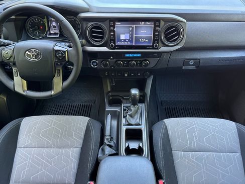 Used 2022 Toyota Tacoma TRD Sport w/ Technology Package AWD/4WD image 15