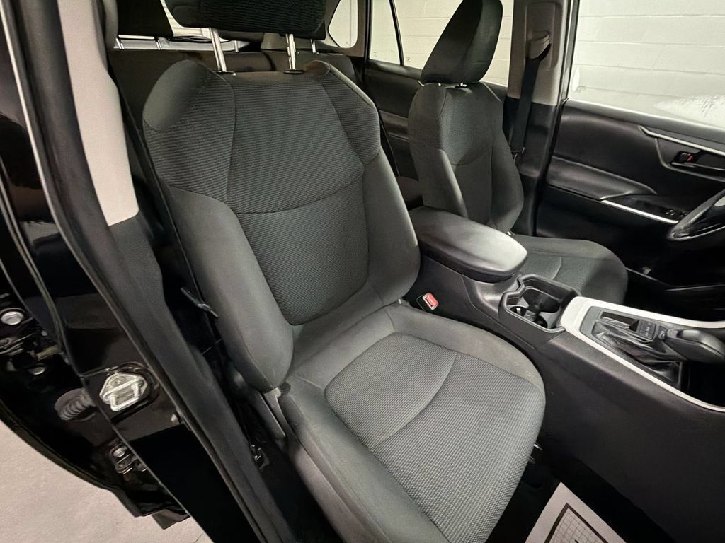 Used 2021 Toyota RAV4 LE FWD image 24