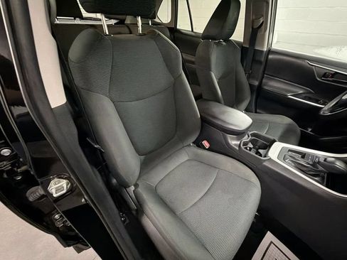 Used 2021 Toyota RAV4 LE FWD image 24