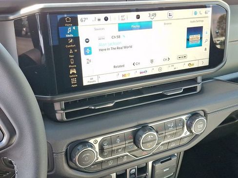 New 2025 Jeep Gladiator Mojave image 8