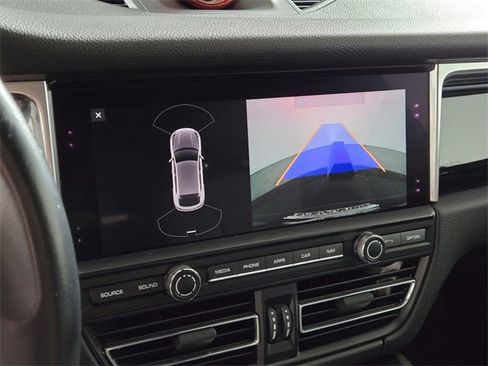 Used 2021 Porsche Macan image 36