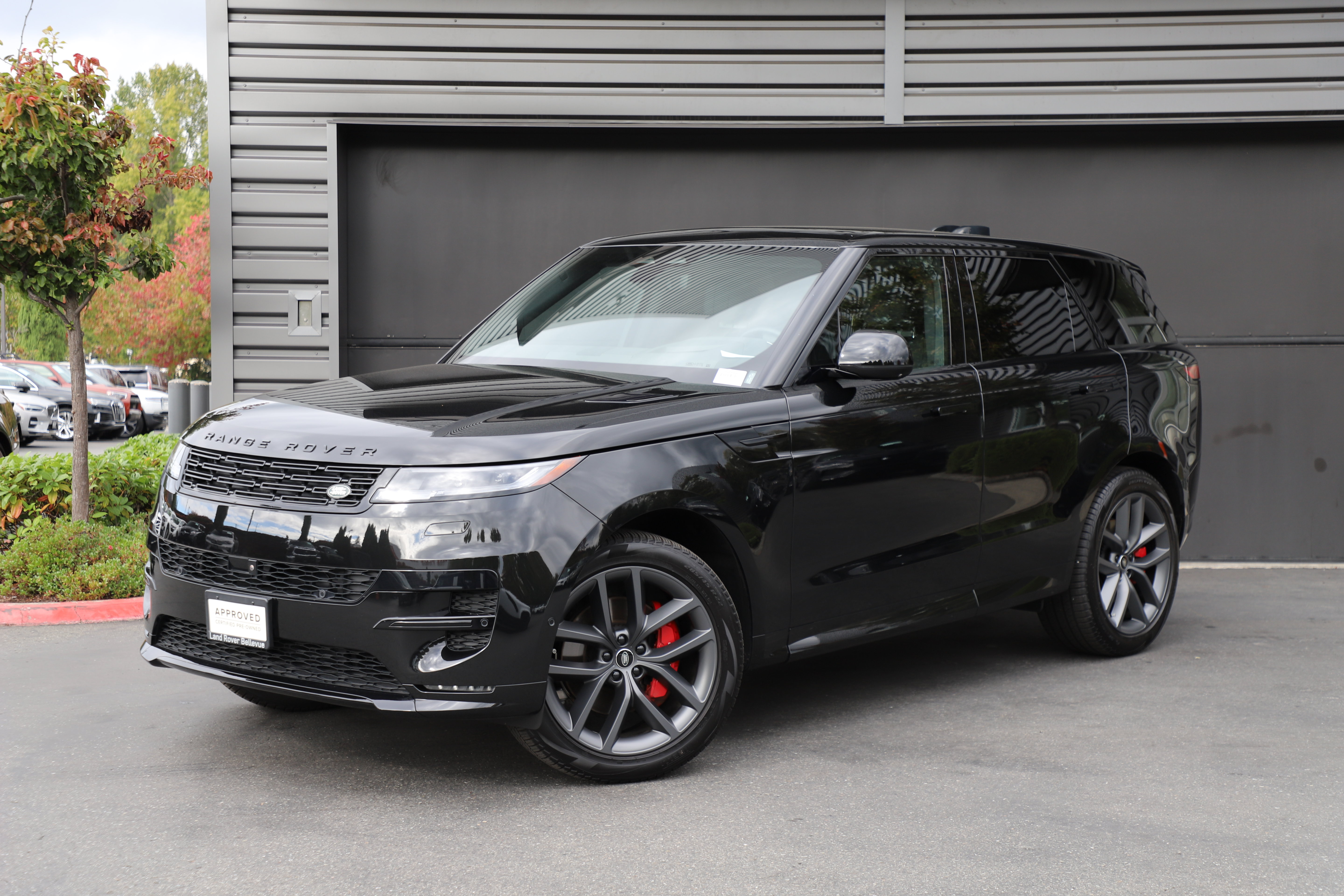 Certified 2025 Land Rover Range Rover Sport Dynamic SE AWD/4WD image 1