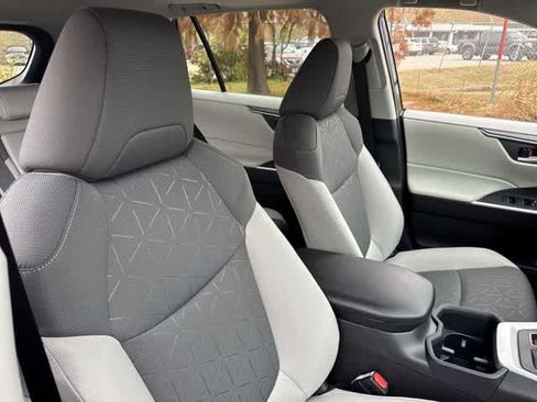 Used 2025 Toyota RAV4 XLE w/ Convenience Package image 17