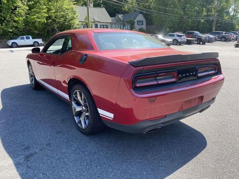 Used 2017 Dodge Challenger SXT RWD image 5