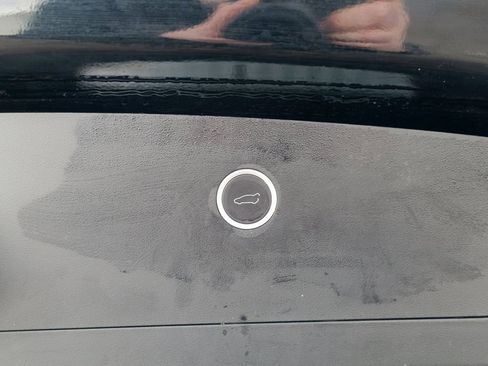 Used 2018 Tesla Model X 75D image 45