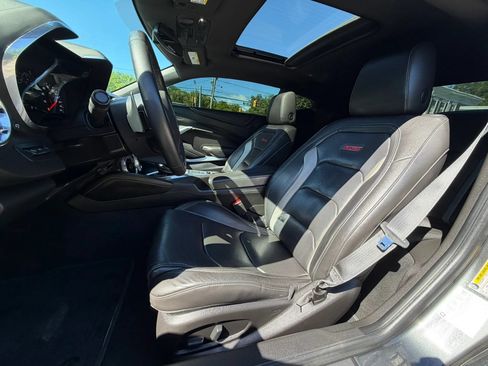 Used 2018 Chevrolet Camaro SS RWD image 13