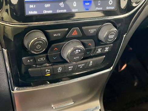 Used 2021 Jeep Grand Cherokee Laredo X image 16